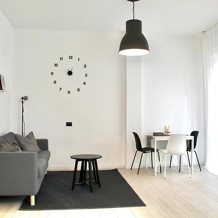 Design Moderno In Centro - Lainate- Rho Fiera Apartment Exterior photo